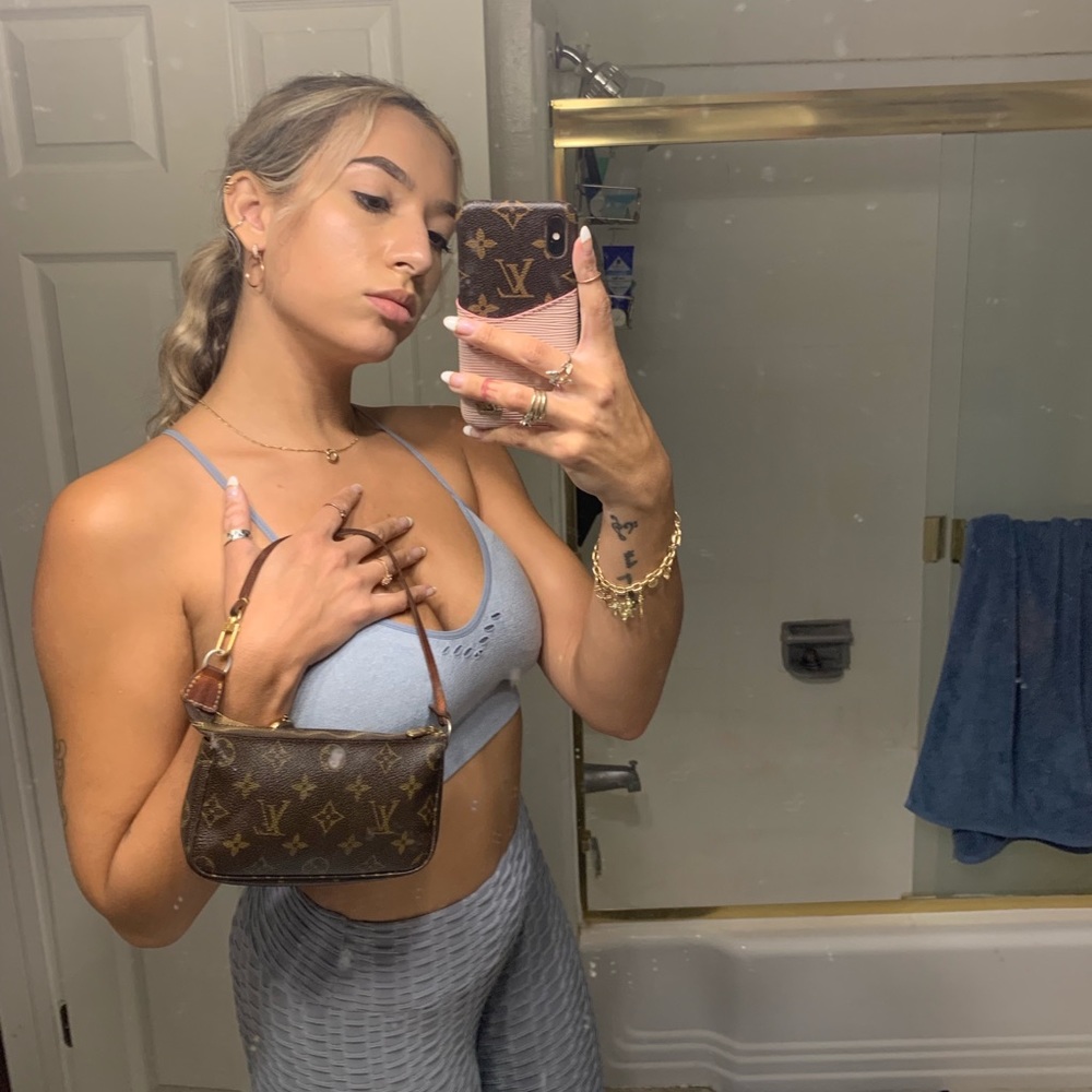 ❌SOLD❌ Louis Vuitton Monogram Mini Pochette! - Picture 3 of 13